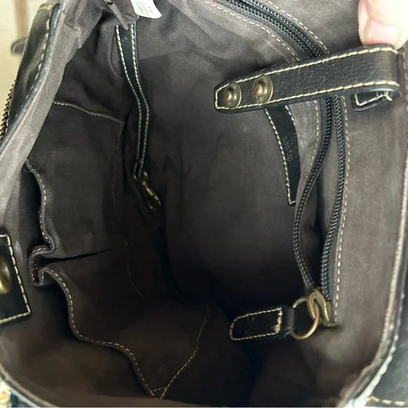 Frye all leather mail pouch style handbag. - Picture 5 of 7